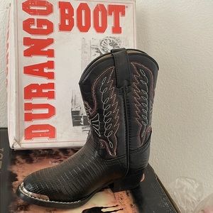 Kid boots size 11, black liz boots